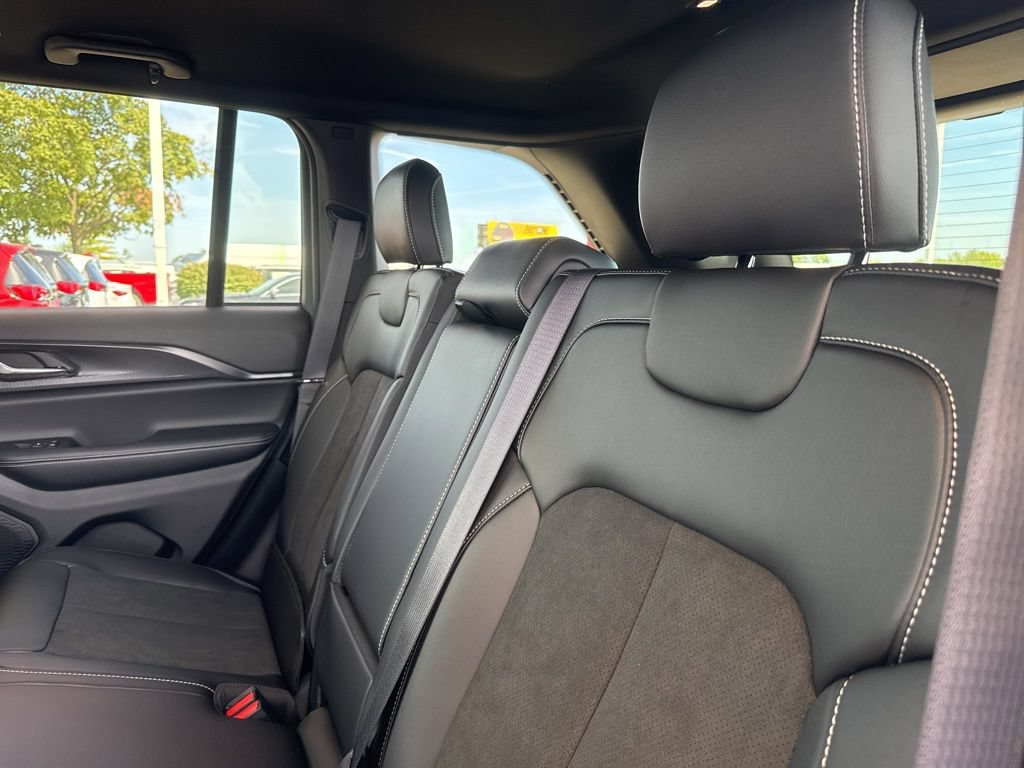 New 2025 Jeep Grand Cherokee Altitude AWD/4WD image 23