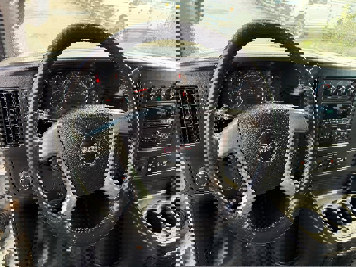 Used 2016 GMC Savana 3500 LS w/ Chrome Appearance Package image 15