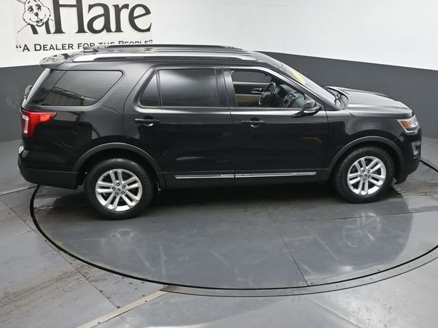 Used 2017 Ford Explorer XLT FWD image 38