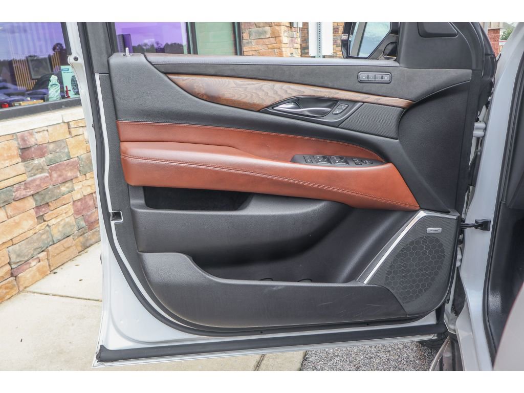 Used 2019 Cadillac Escalade Luxury image 9