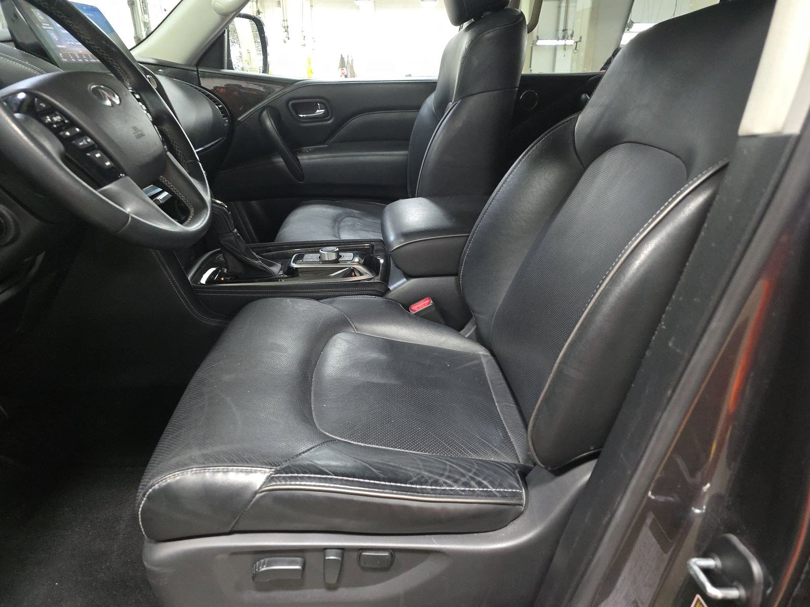 Used 2024 INFINITI QX80 Luxe image 7