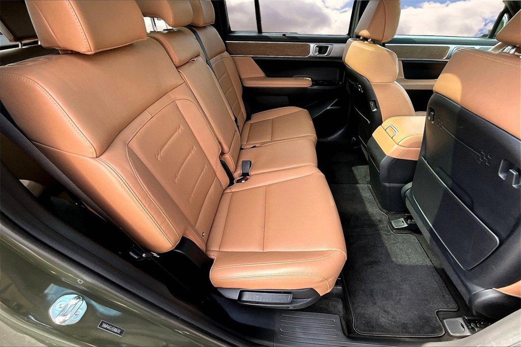 Used 2025 Hyundai Santa Fe Limited image 24