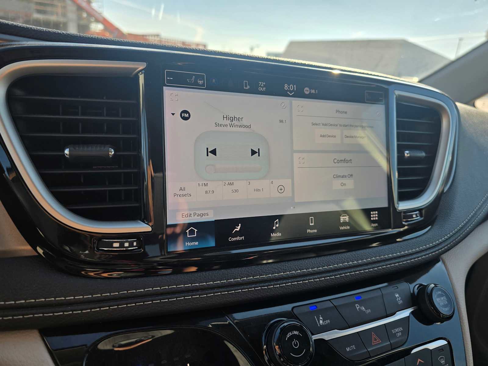 Used 2023 Chrysler Pacifica Touring-L image 27