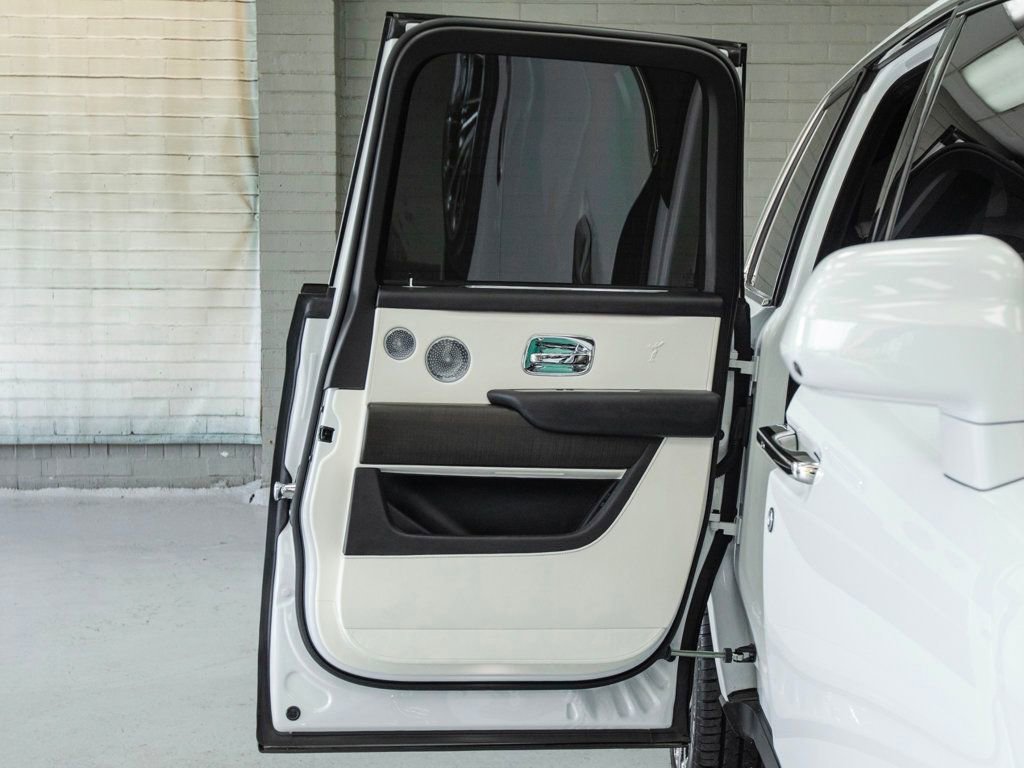 Used 2022 Rolls-Royce Cullinan w/ Cullinan Package image 40