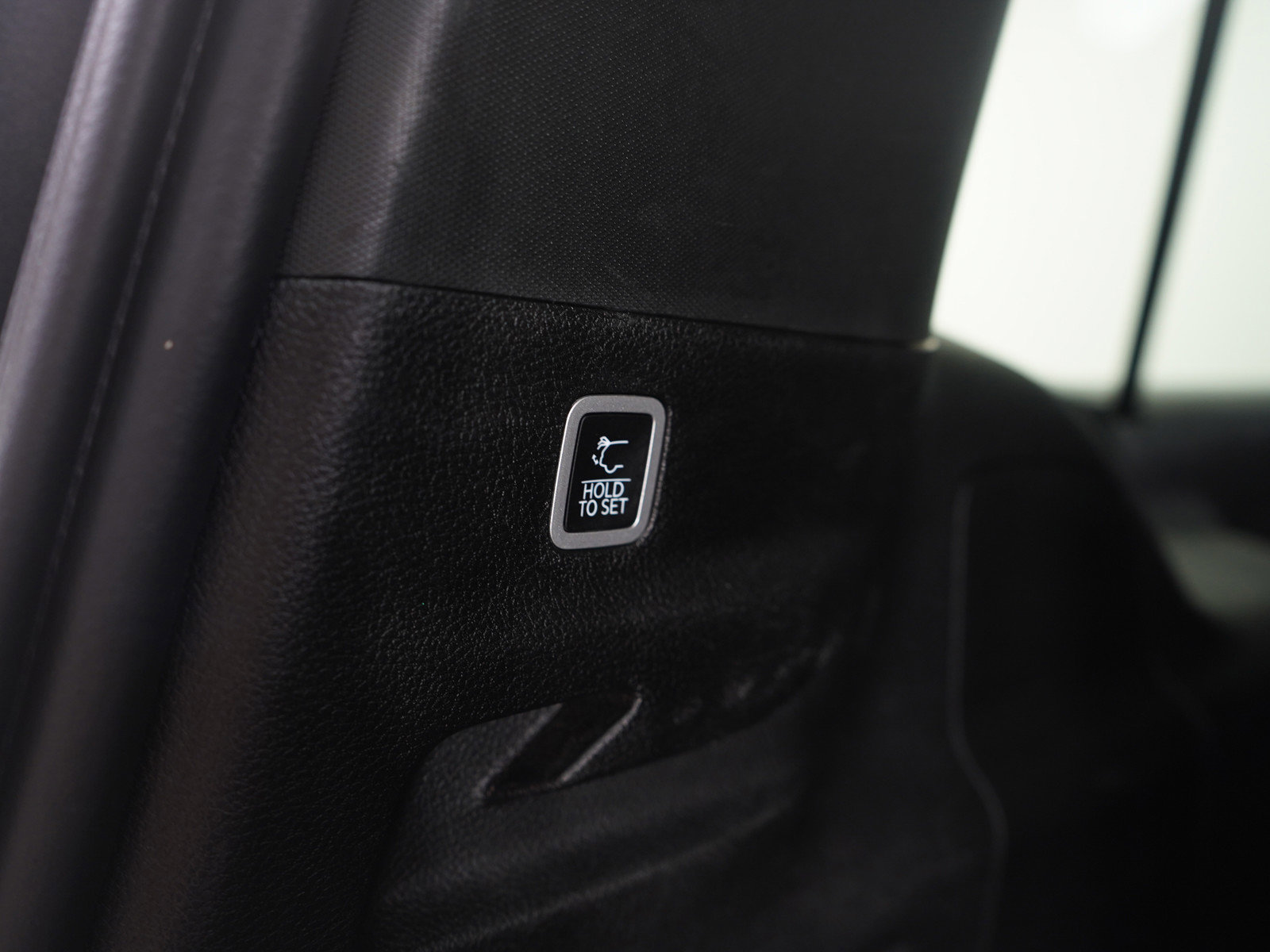 Used 2023 Jeep Wagoneer L Series II w/ Premium Group I image 18