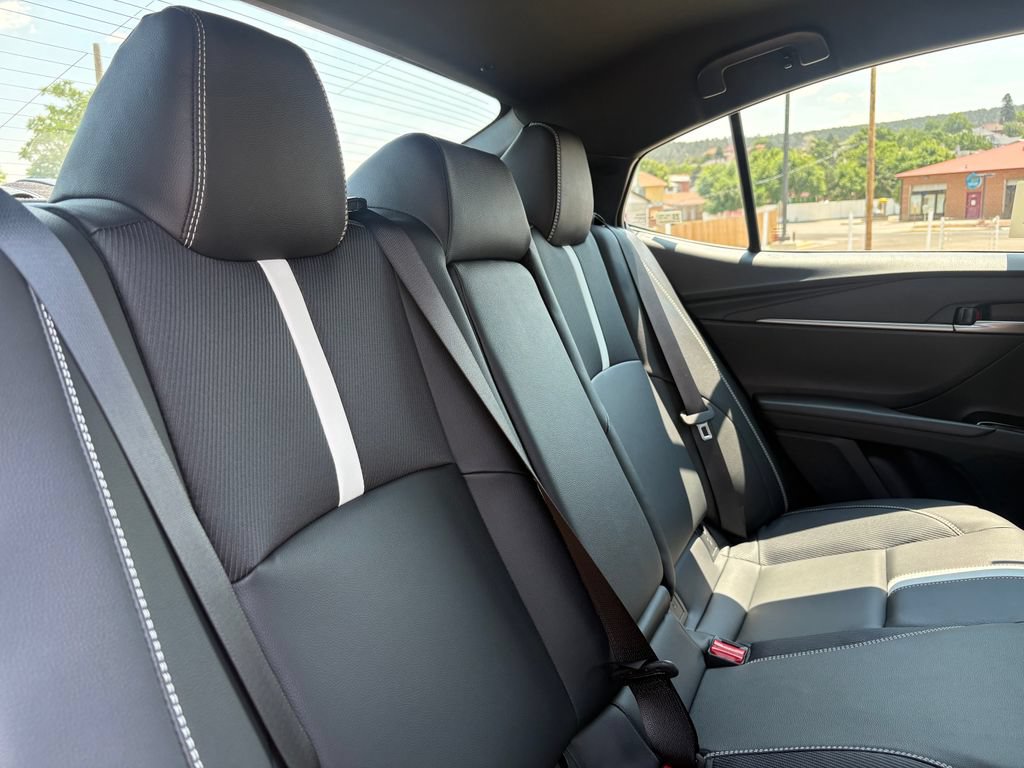 New 2026 Toyota Camry Hybrid FWD image 15