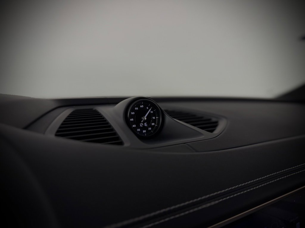 New 2024 Porsche Macan 4 Electric image 30