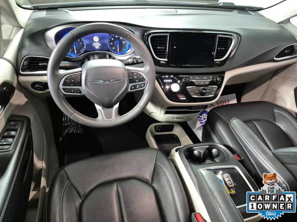 Used 2024 Chrysler Pacifica Touring-L image 10