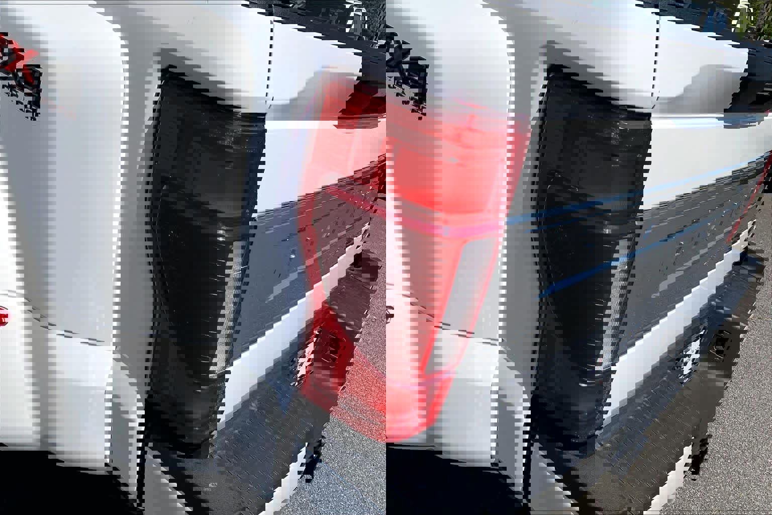 Used 2022 Ford F450 Platinum w/ FX4 Off-Road Package image 28