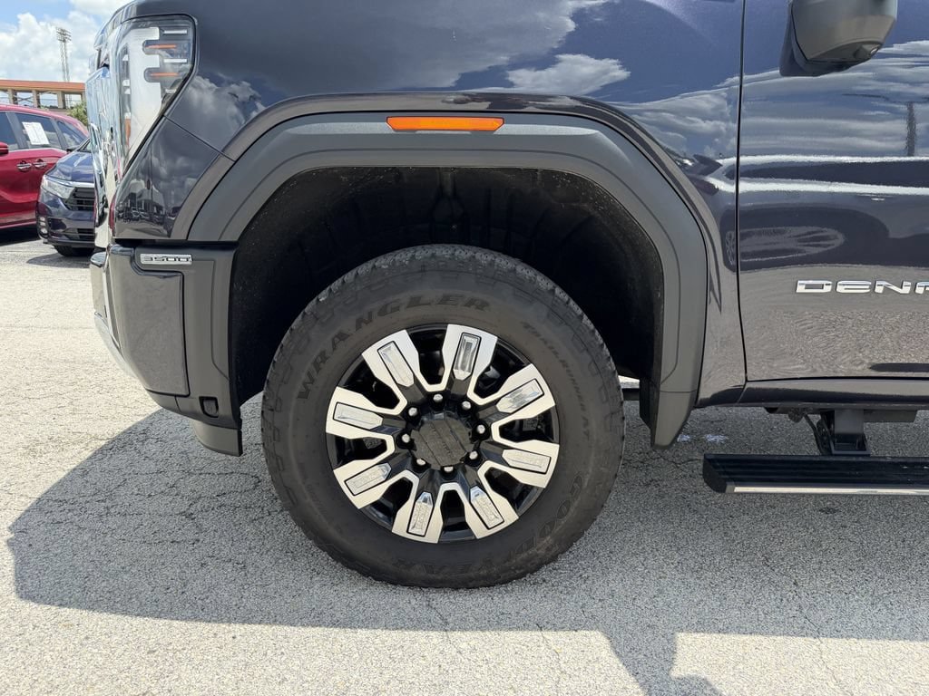 Used 2025 GMC Sierra 3500 Denali w/ Denali Reserve Package AWD/4WD image 31