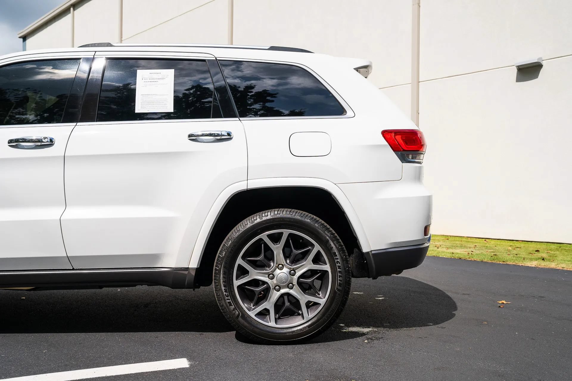 Used 2018 Jeep Grand Cherokee Limited AWD/4WD image 5