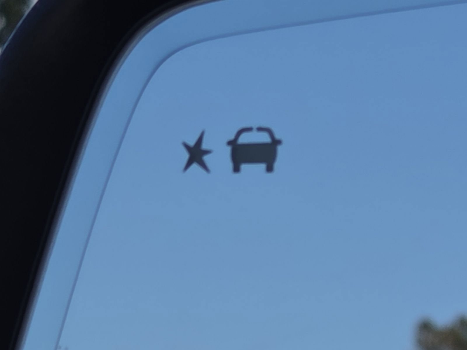 Used 2023 GMC Acadia Denali w/ Denali Technology Package FWD image 12