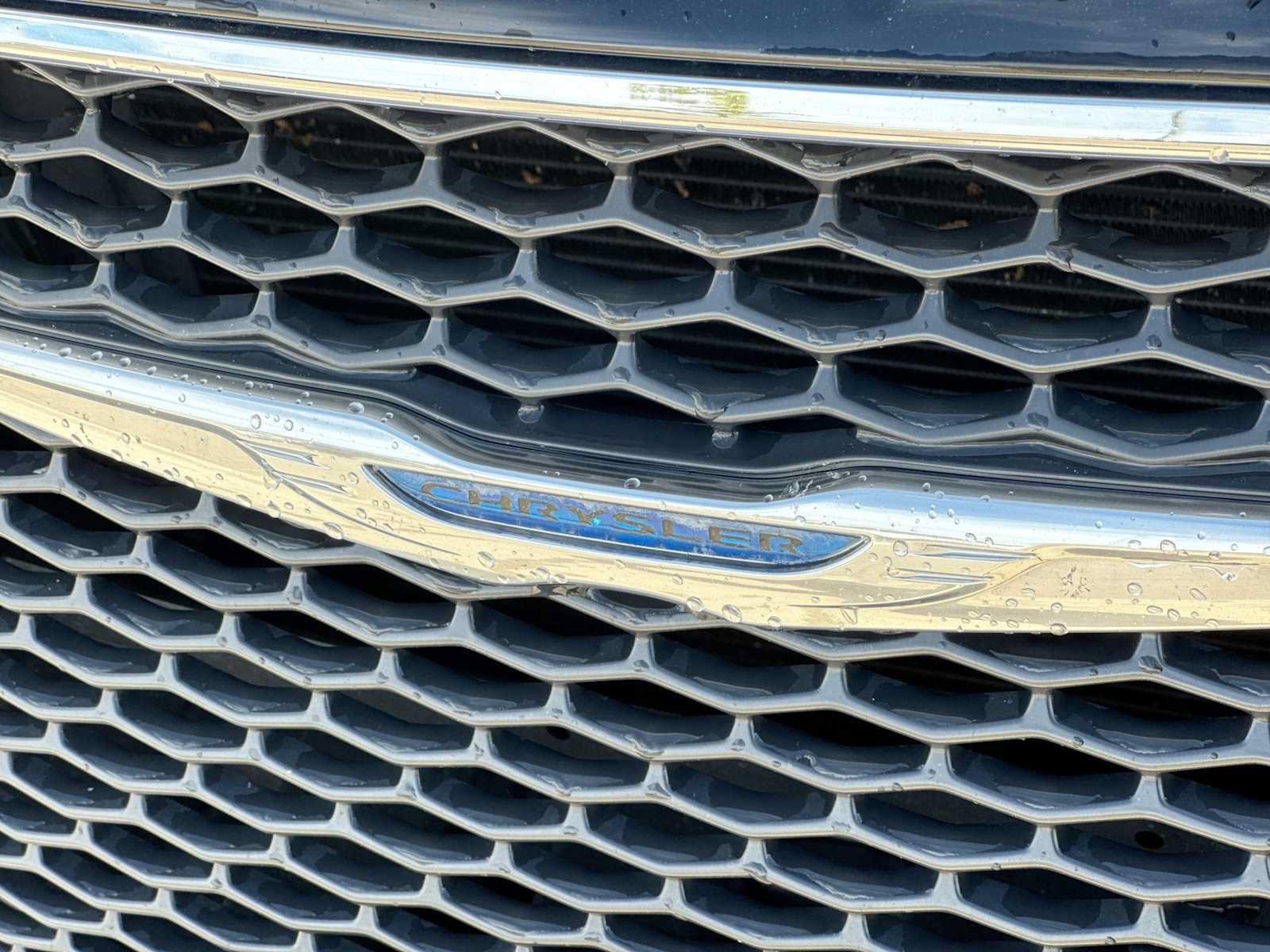 Used 2017 Chrysler 300 Limited RWD image 11