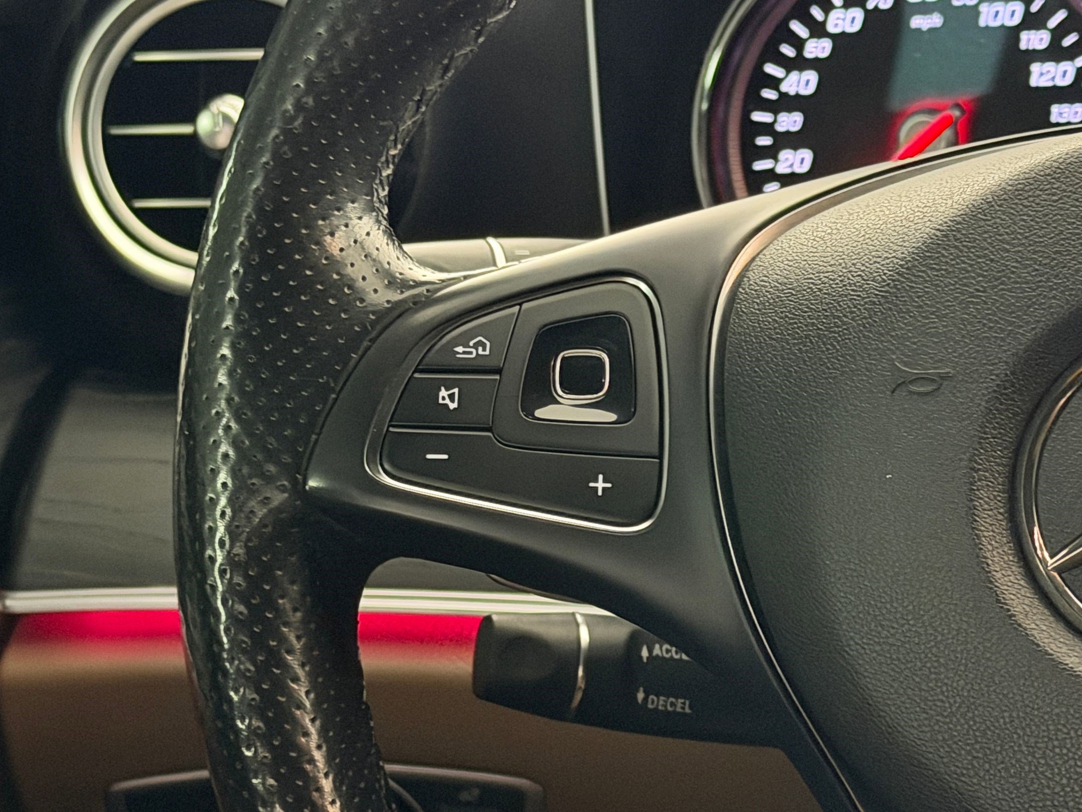 Used 2017 Mercedes-Benz E 300 4MATIC image 15