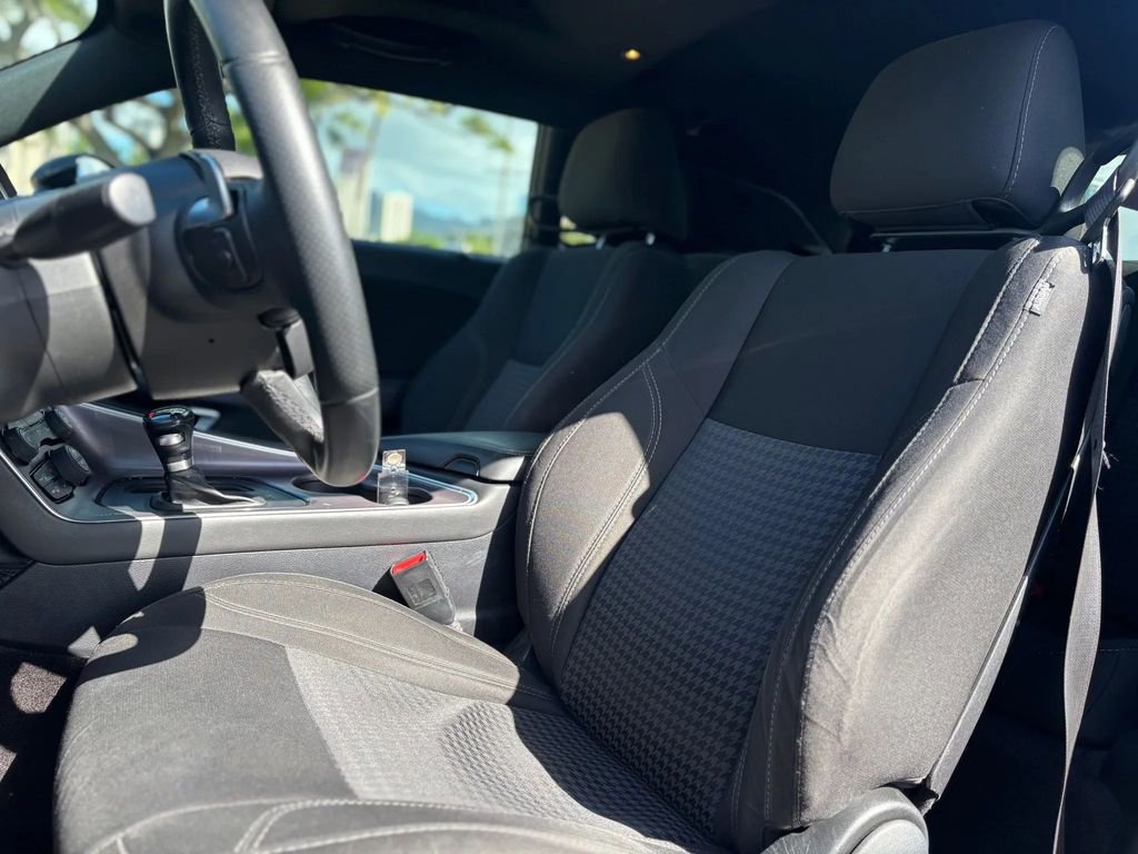 Used 2016 Dodge Challenger SXT w/ Blacktop Package image 8