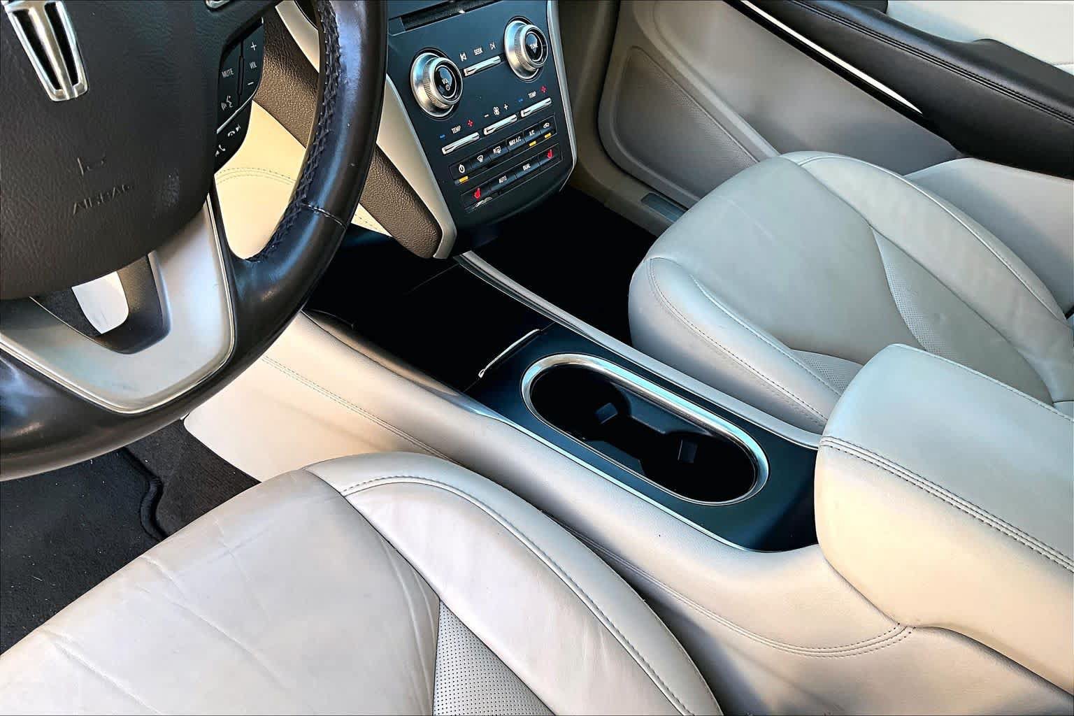Used 2019 Lincoln MKC Select w/ Select Plus Package FWD image 14