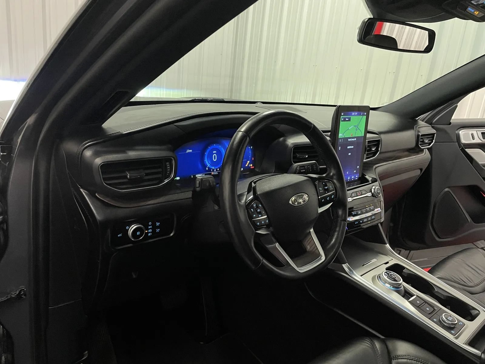 Used 2023 Ford Explorer Platinum w/ Technology Package AWD/4WD image 39