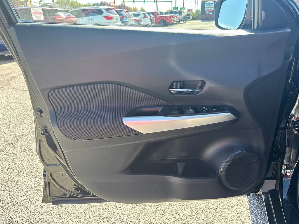 Used 2019 Nissan Kicks SV image 11