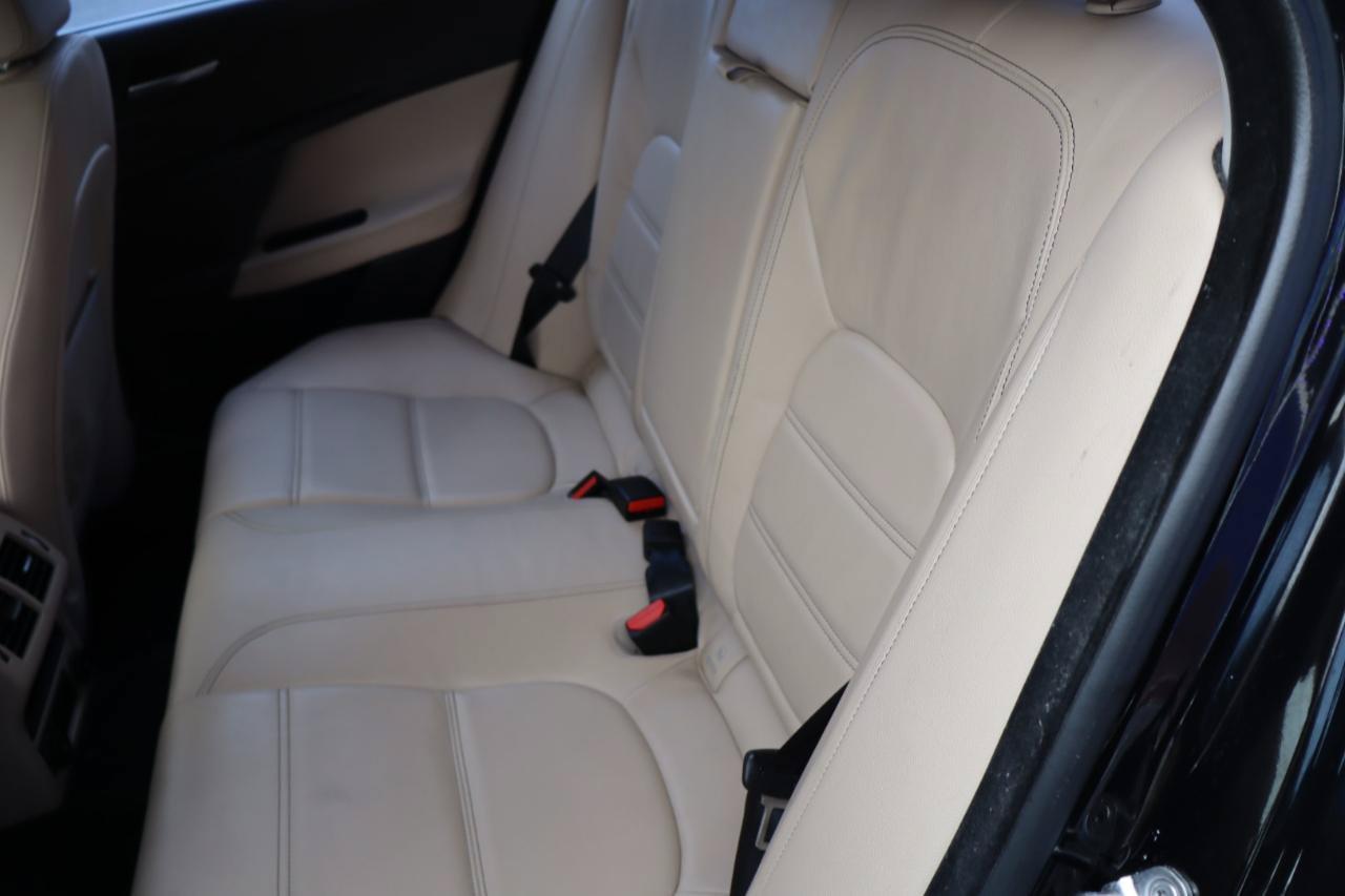 Used 2018 Jaguar XE Prestige RWD image 18