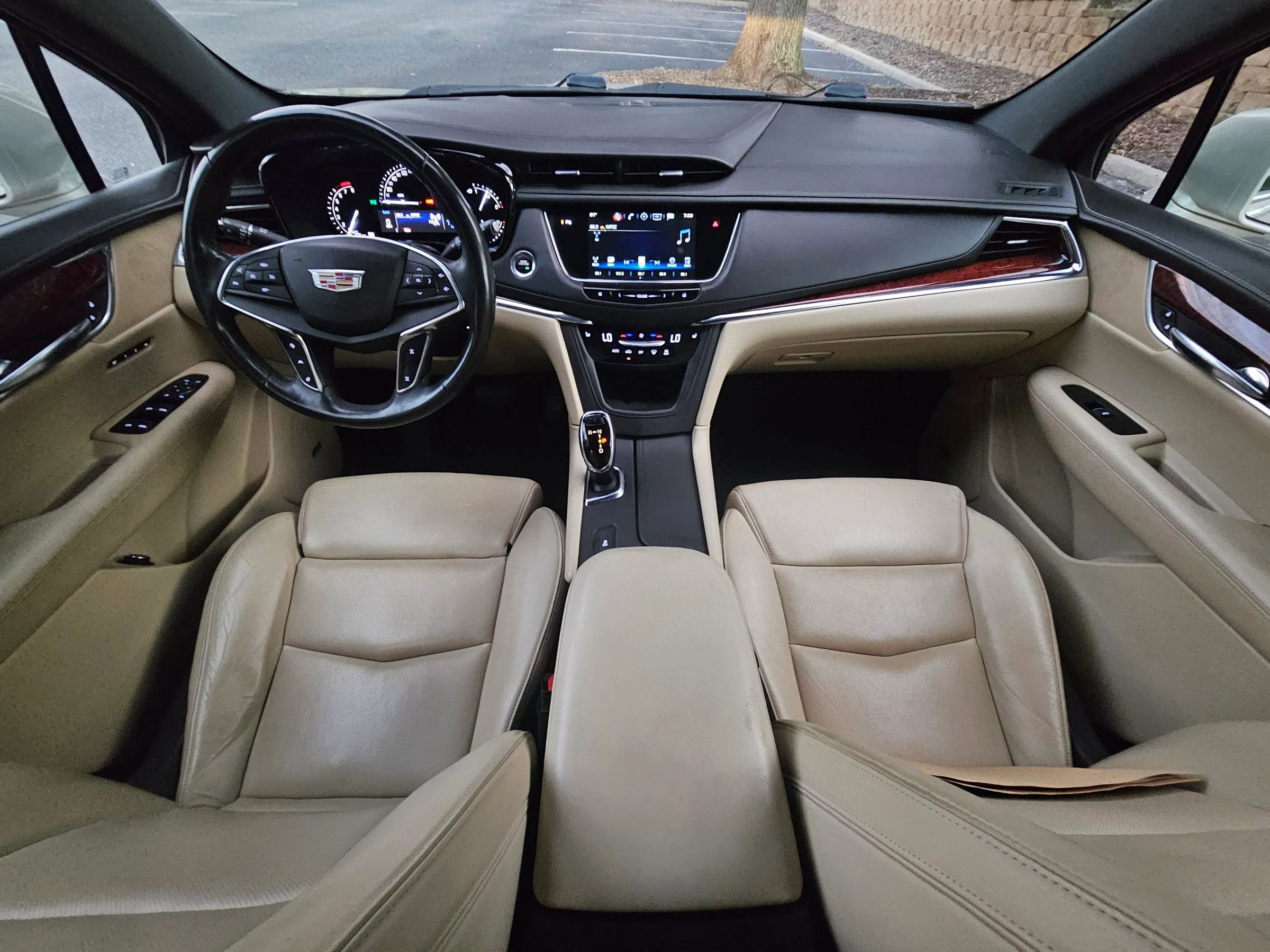 Used 2017 Cadillac XT5 Luxury w/ Driver Awareness Package image 10