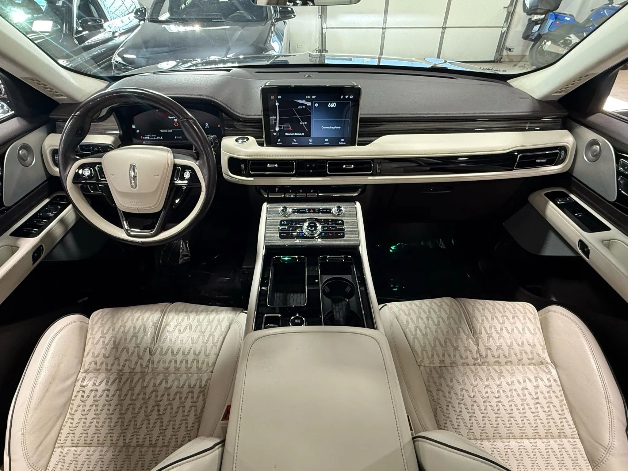Used 2020 Lincoln Aviator Black Label w/ Class IV Trailer Tow Package image 2