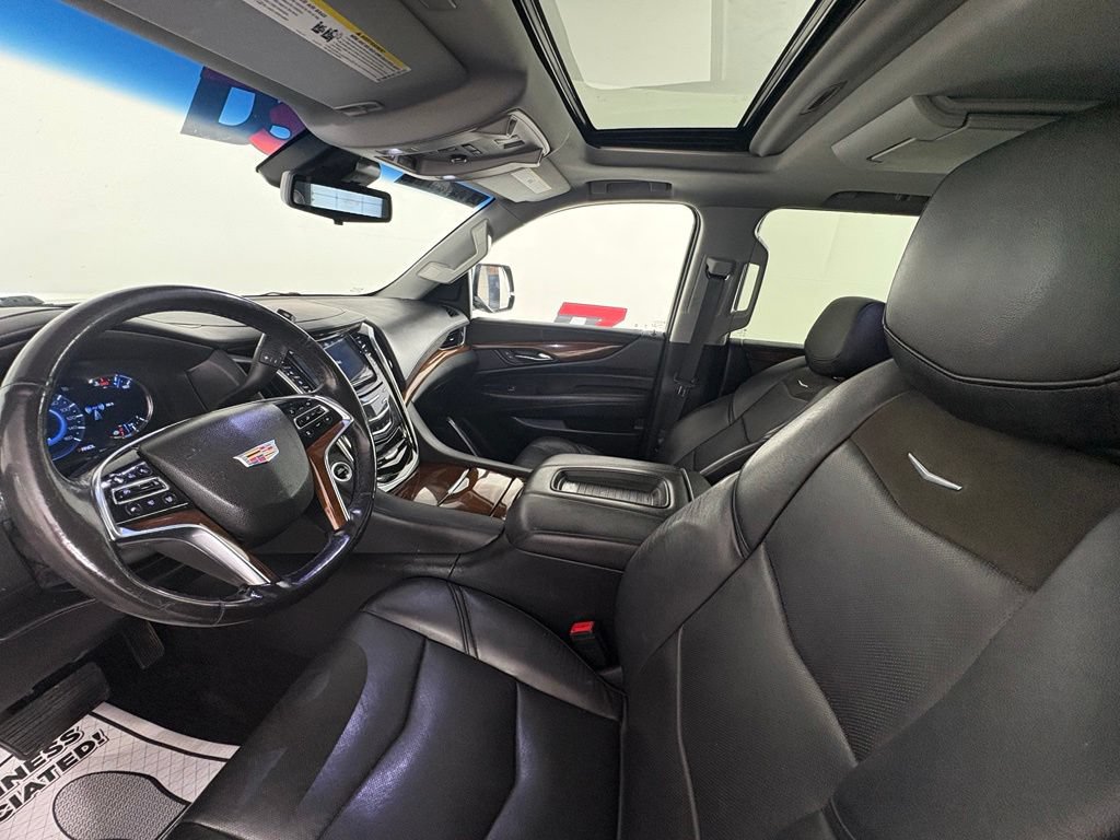Used 2019 Cadillac Escalade Luxury AWD/4WD image 10