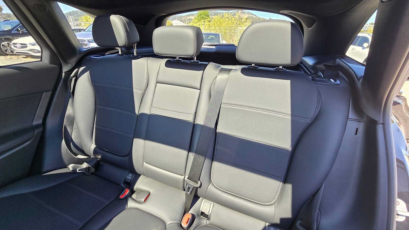 Used 2025 Mercedes-Benz GLC 300 4MATIC image 18
