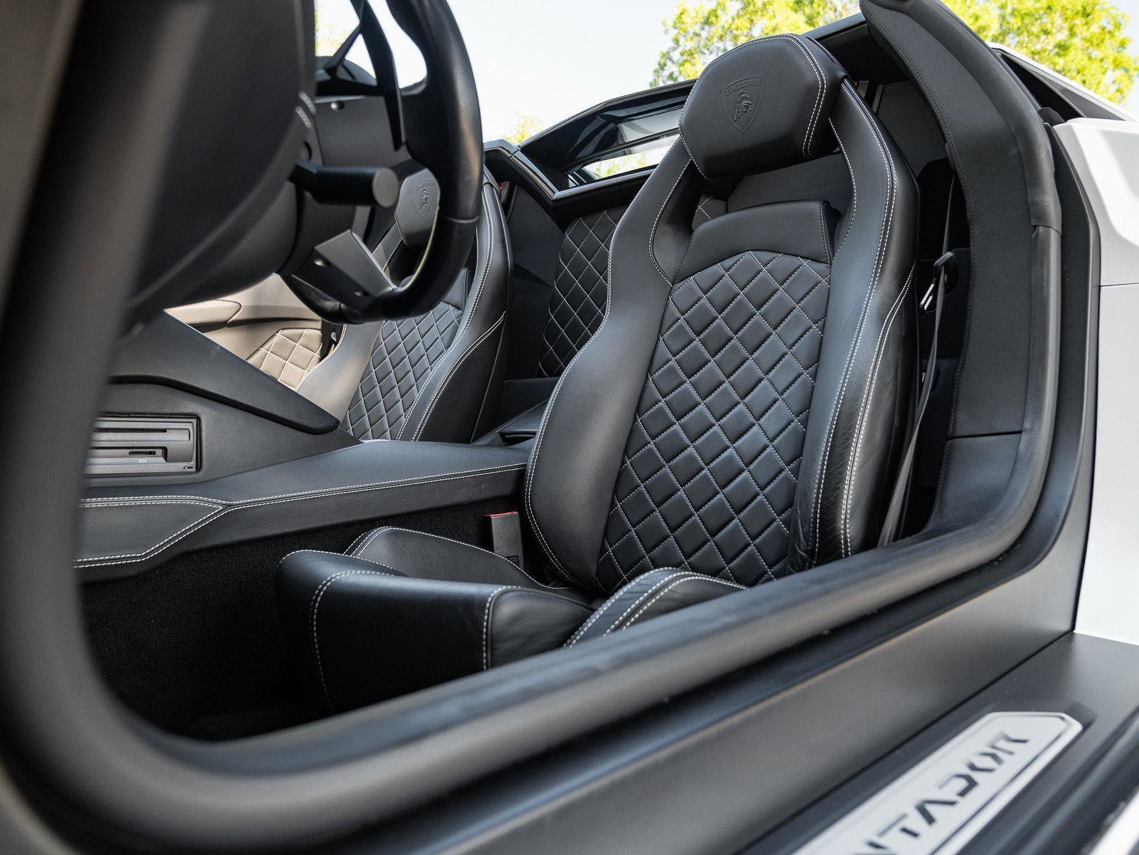 Used 2016 Lamborghini Aventador LP 700-4 AWD/4WD image 4