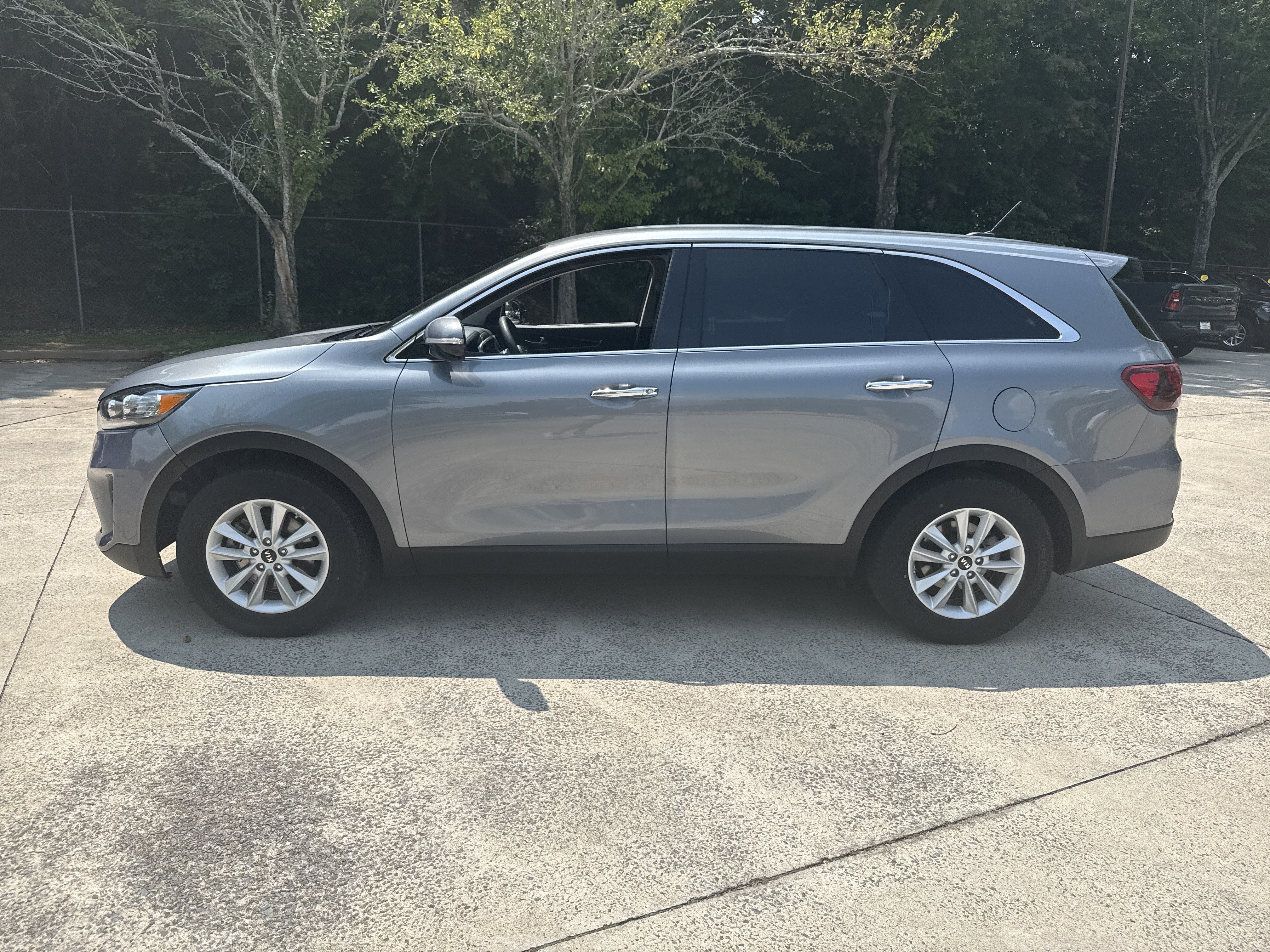 Used 2020 Kia Sorento LX FWD image 4