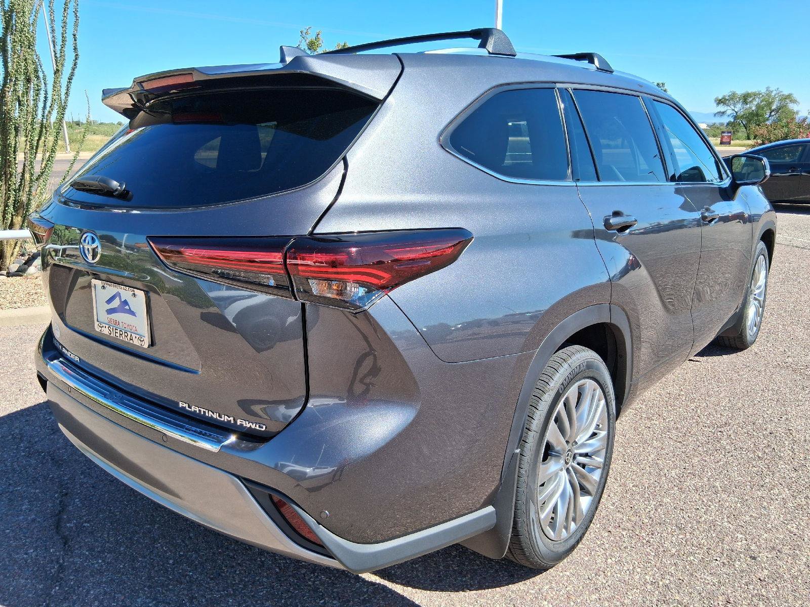 Certified 2024 Toyota Highlander Platinum AWD/4WD image 6