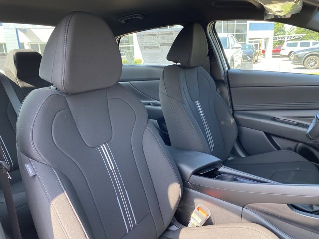 New 2025 Hyundai Elantra SEL image 37