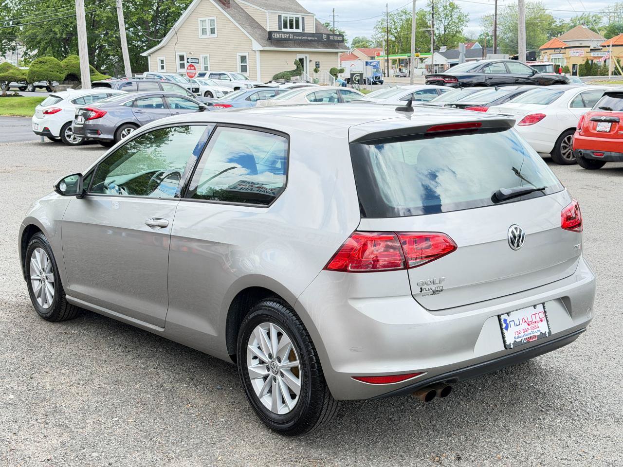 Used 2015 Volkswagen Golf S FWD image 6