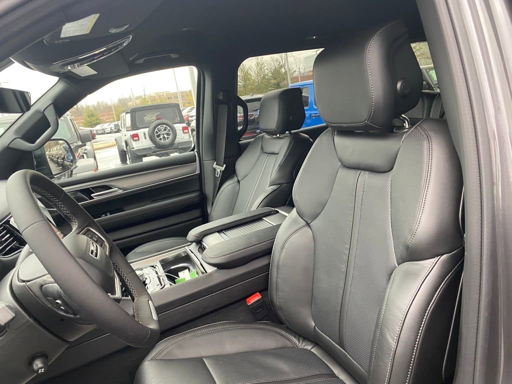 New 2026 Jeep Grand Wagoneer L 4WD w/ HD Trailer Tow Package image 21