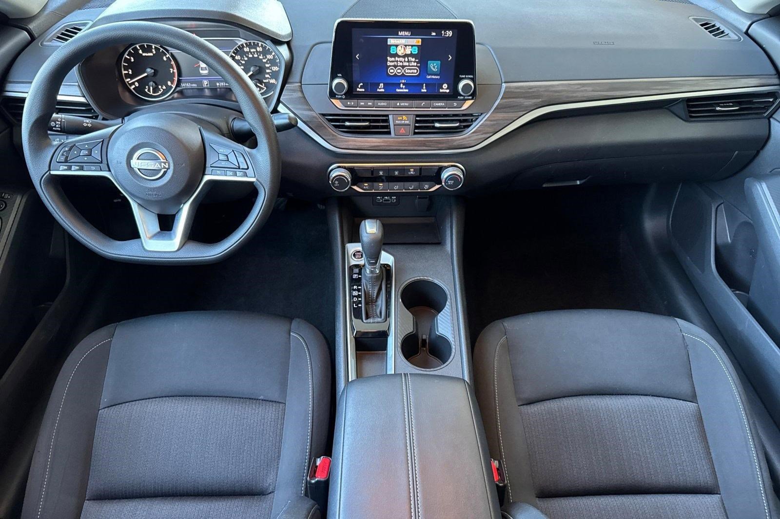 Used 2025 Nissan Altima 2.5 SV image 14