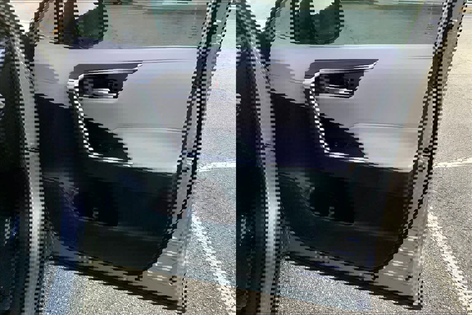 Used 2023 Toyota RAV4 XLE Premium image 22