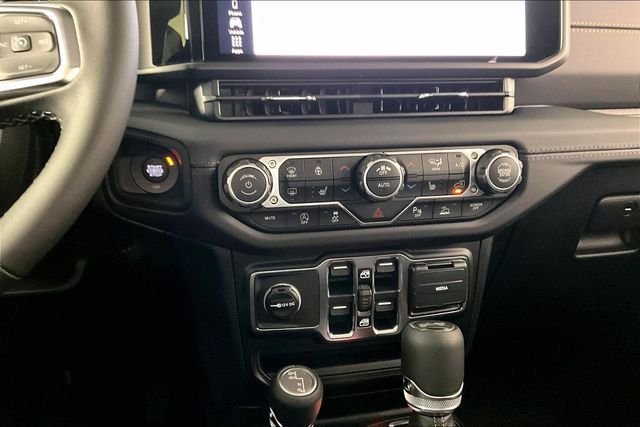 New 2026 Jeep Wrangler Unlimited Sahara AWD/4WD image 6