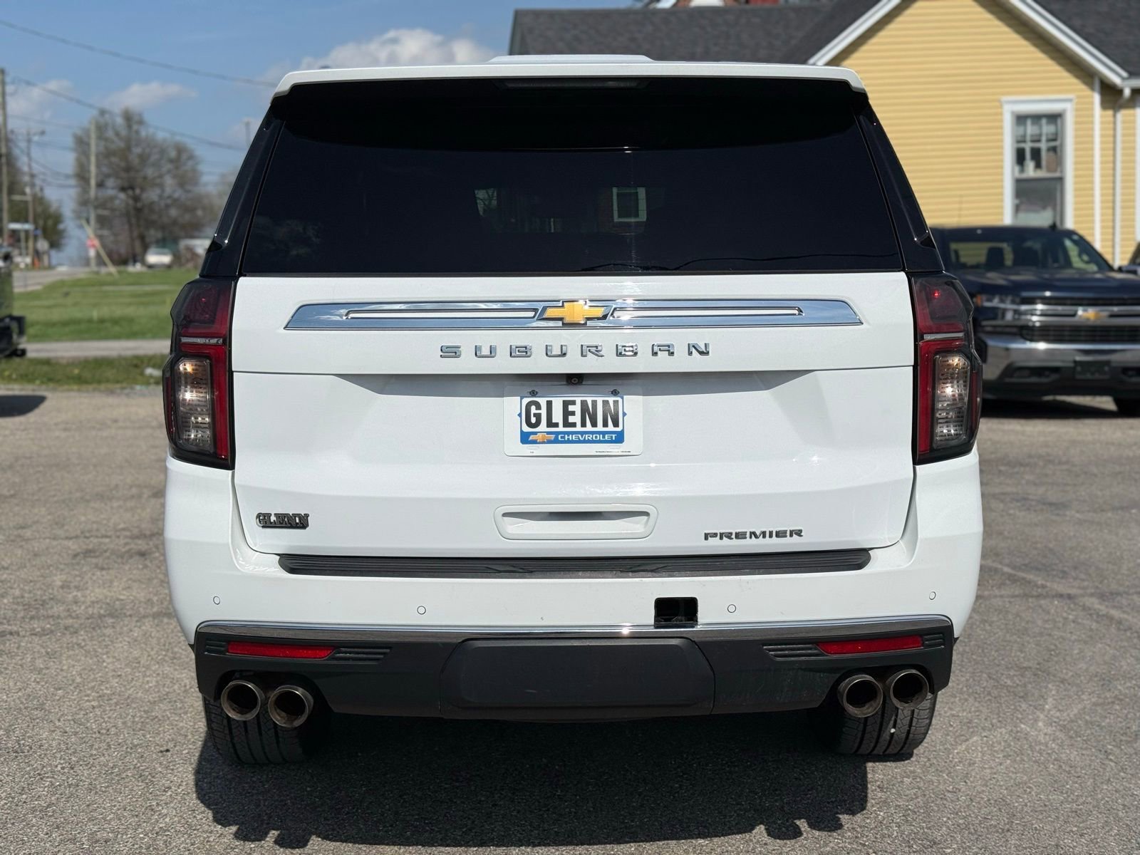 Used 2023 Chevrolet Suburban Premier image 7