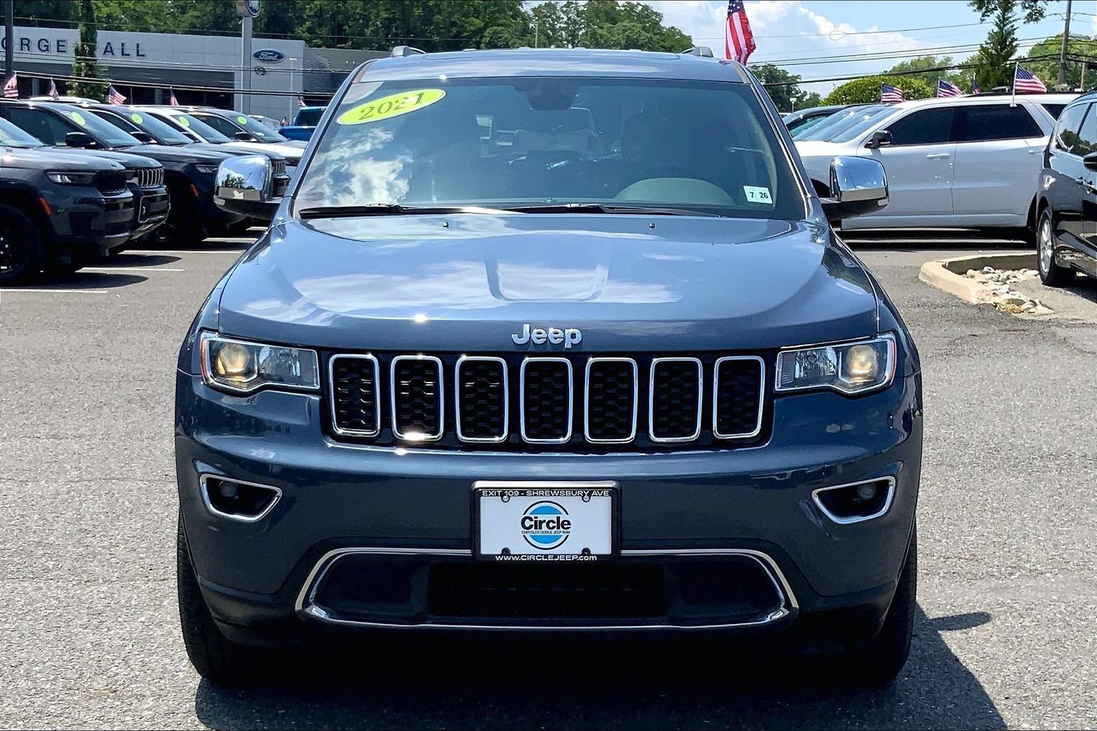 Certified 2021 Jeep Grand Cherokee Limited AWD/4WD image 3