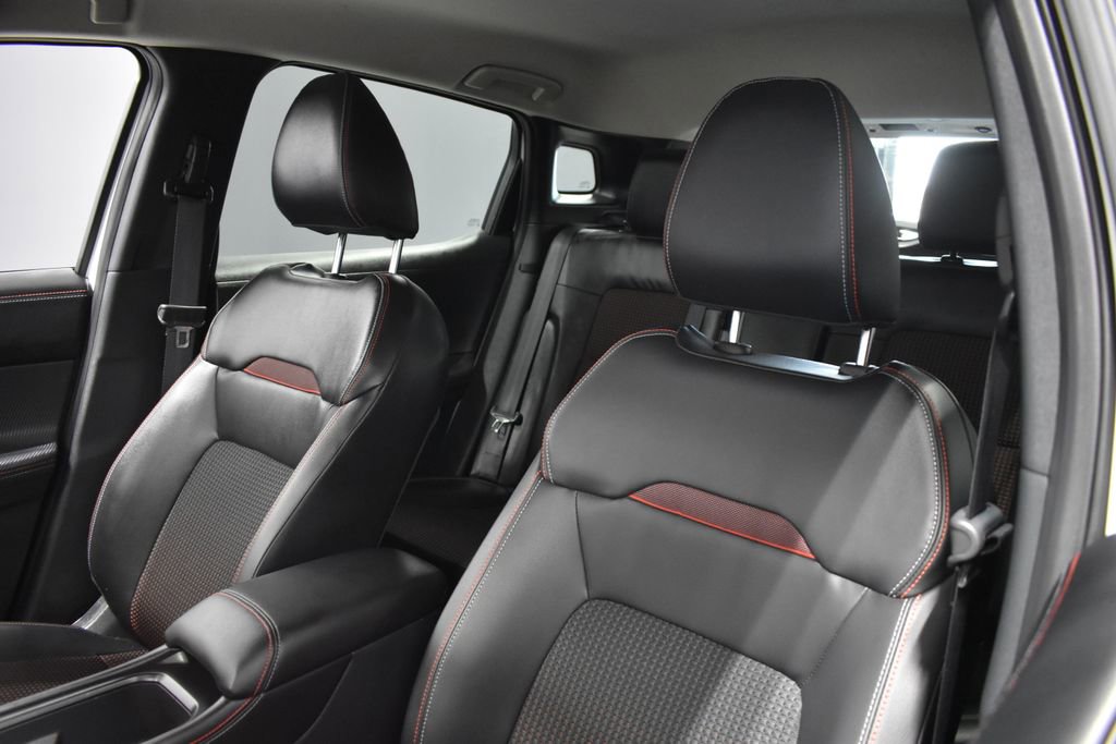 Certified 2025 Nissan Kicks SR image 16