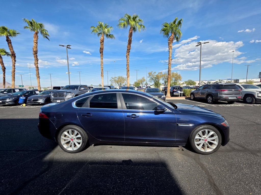 Used 2018 Jaguar XF Premium RWD image 4