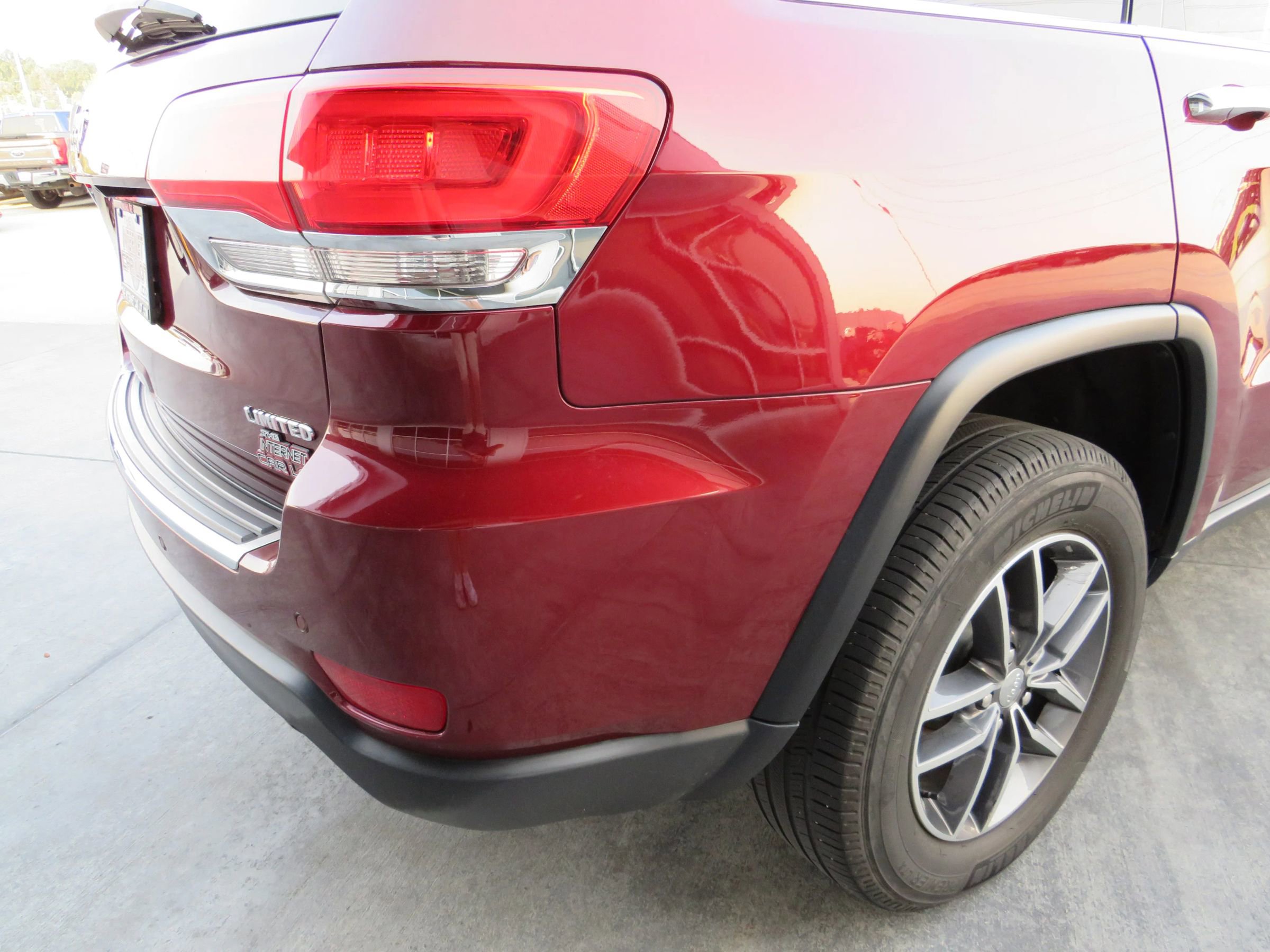 Used 2018 Jeep Grand Cherokee Limited image 32