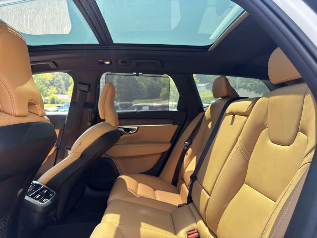 Certified 2025 Volvo V90 B6 Cross Country Ultra AWD/4WD image 30