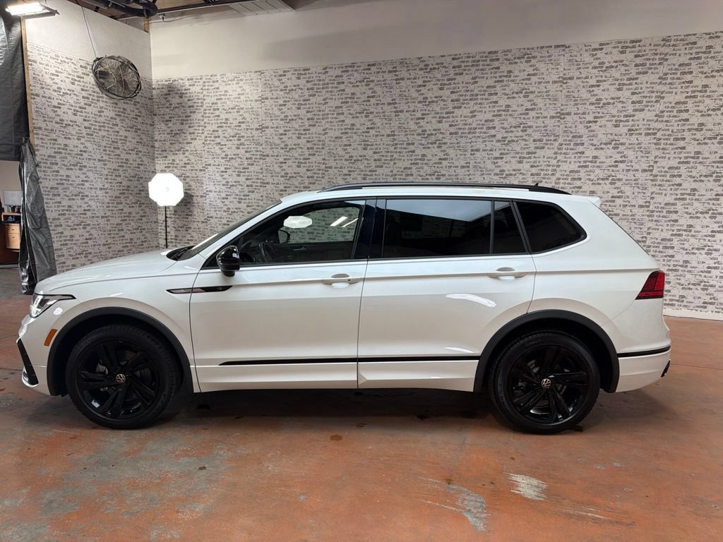 Used 2024 Volkswagen Tiguan SE R-Line FWD image 4