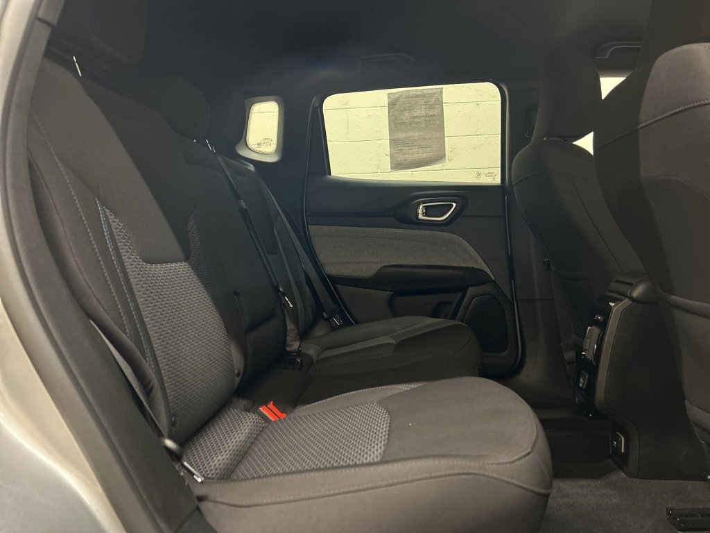Used 2024 Jeep Compass Sport image 9