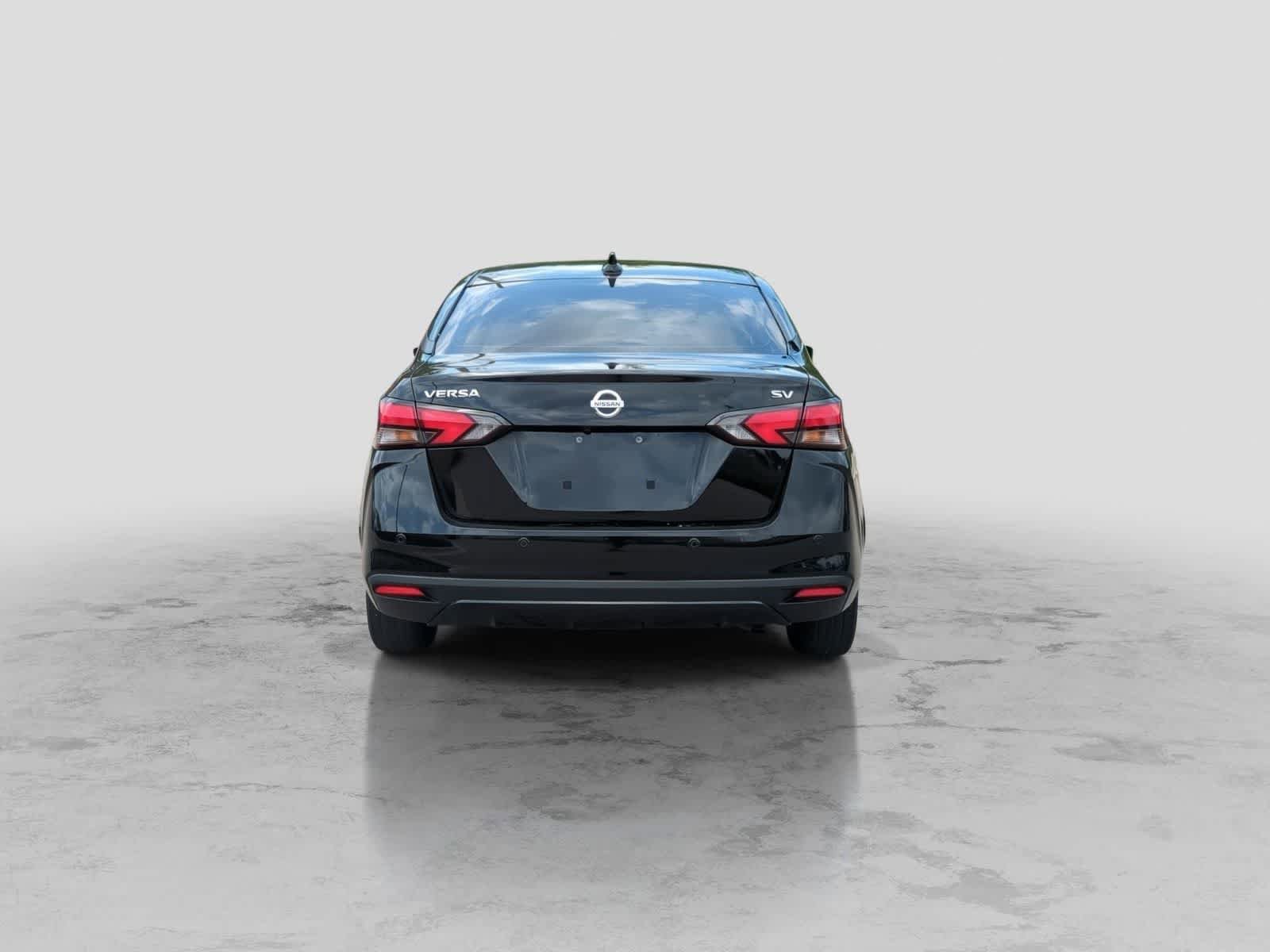 Used 2021 Nissan Versa SV FWD image 4
