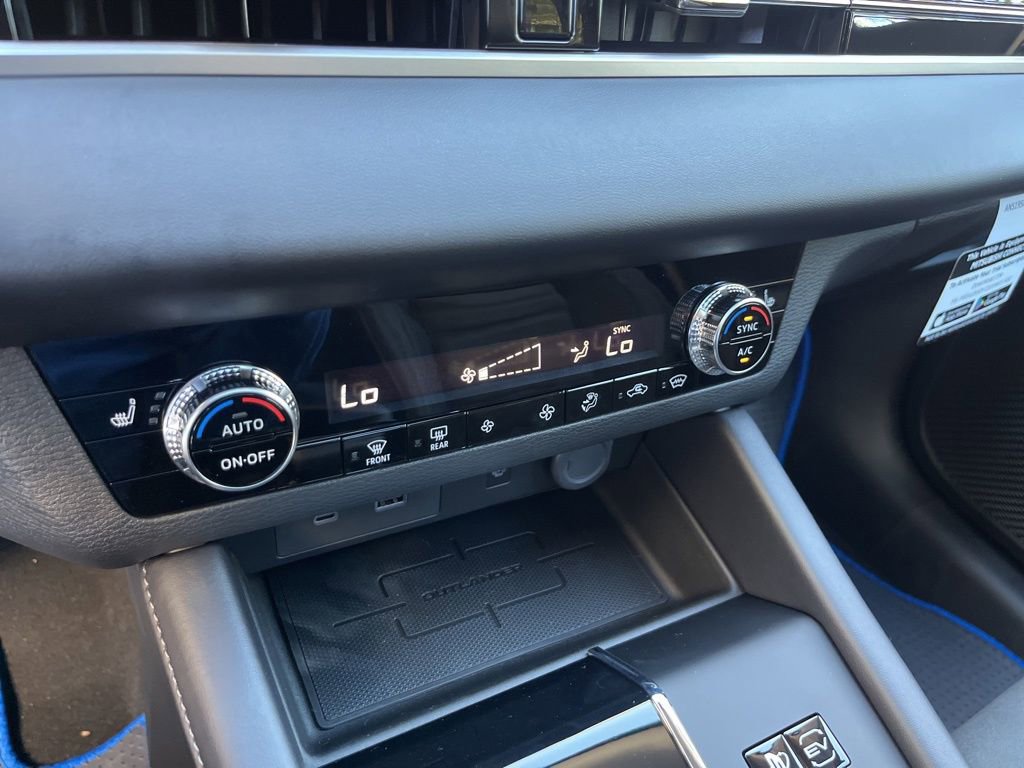 New 2025 Mitsubishi Outlander SE image 37