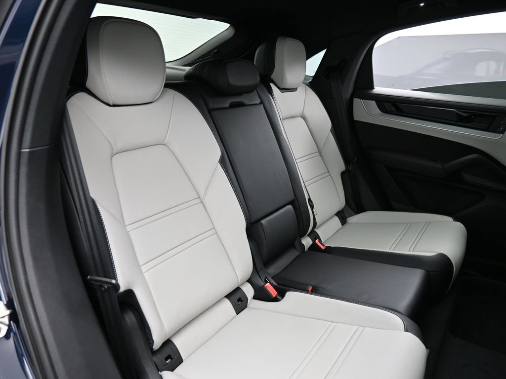 New 2026 Porsche Cayenne Coupe image 27