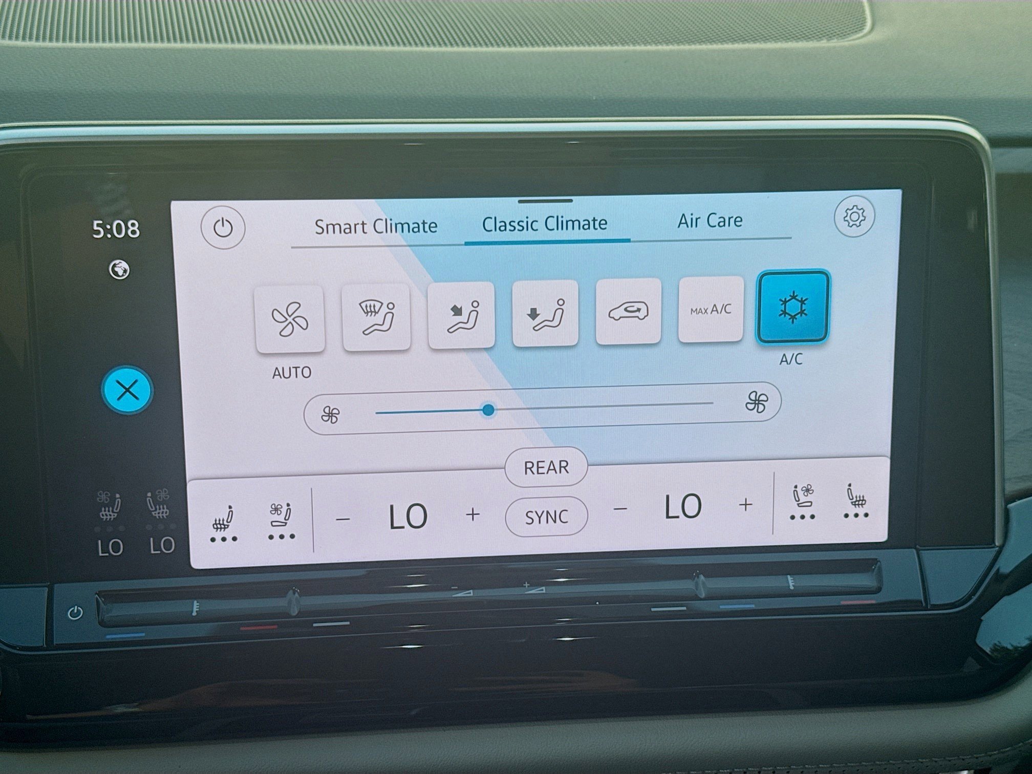 Used 2024 Volkswagen Atlas SE image 14