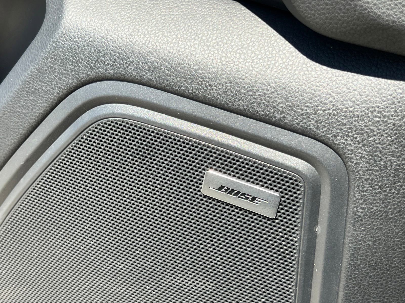 Certified 2022 Porsche Macan S AWD/4WD image 28