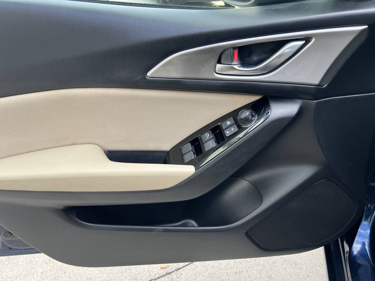 Used 2017 MAZDA MAZDA3 Sport FWD image 23